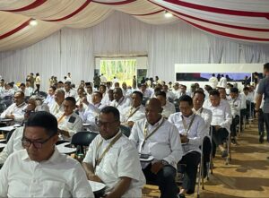 Walikota Jayapura Abisai Rollo bersama para kepala daerah yang baru dilantik serius mendengarkan materi saat retreat