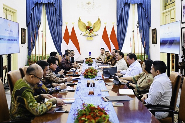Presiden Prabowo Bahas Respon Ekonomi Global dan Kebijakan Tarif bersama Jajaran Kabinet