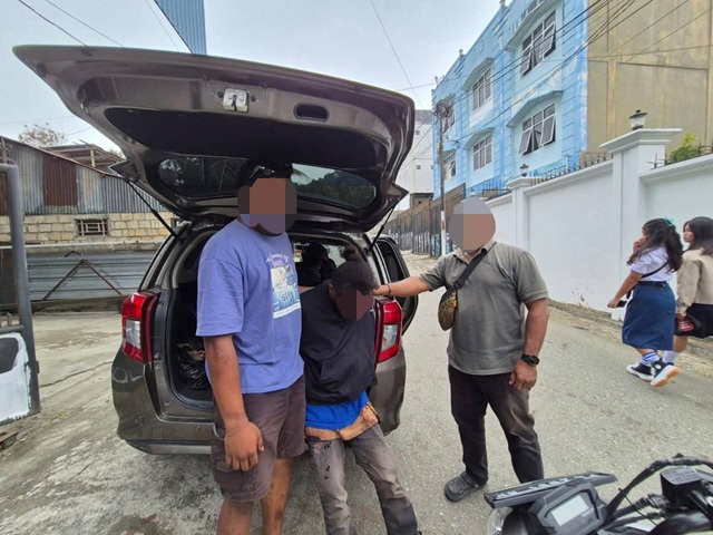 YW Diciduk Tim Opsnal Narkoba Polresta Saat Bawa 36 Paket Ganja