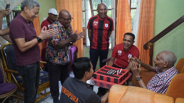 Sederhana HUT ke 62 Persipura Jayapura Sowan Ke Pendiri Klub
