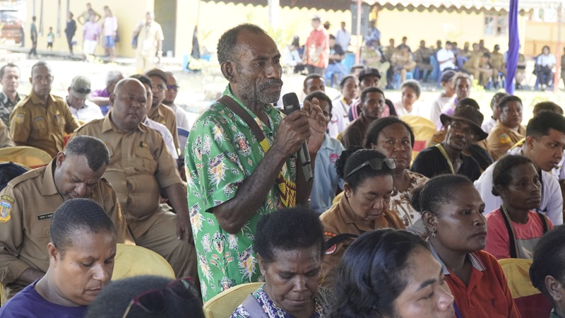 Warga Skouw Sae Sampaikan Uneg – Unegnya Kepada Walikota Jayapura Saat Turkam