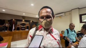 Kuasa Hukum Terdakwa Roy Letrola Semmy Latunusa ketika diawawancarai