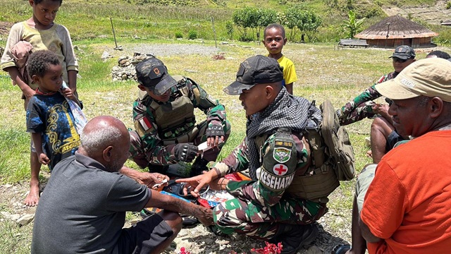 Aksi Sosial TNI di Puncak Jaya Disambut Antusias Warga