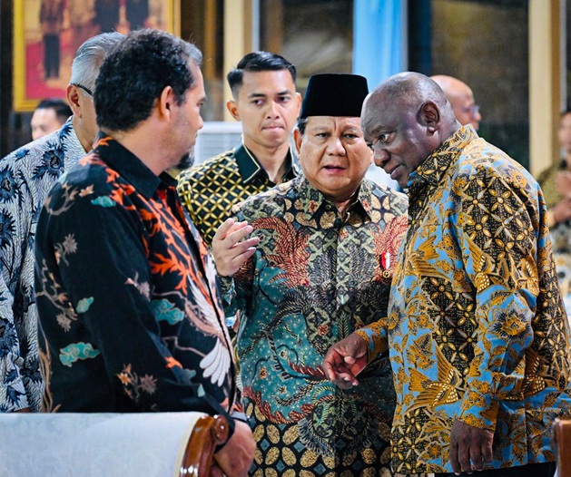 Batik Jadi Lambang Kehangatan Diplomasi