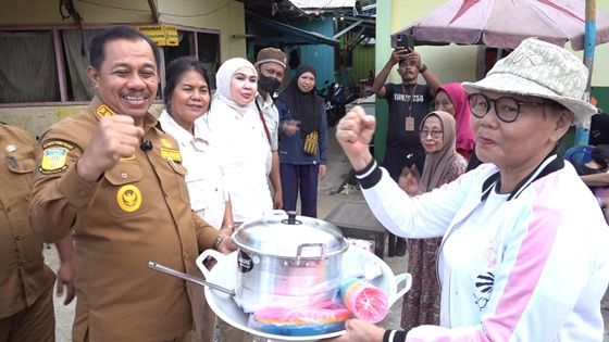 Tepati Janji Wawalkot Jayapura Serahkan Bantuan Bagi Korban Kebakaran Dok V