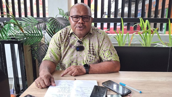 Kepala Bappenda Kota Jayapura Robby Kepas Awi