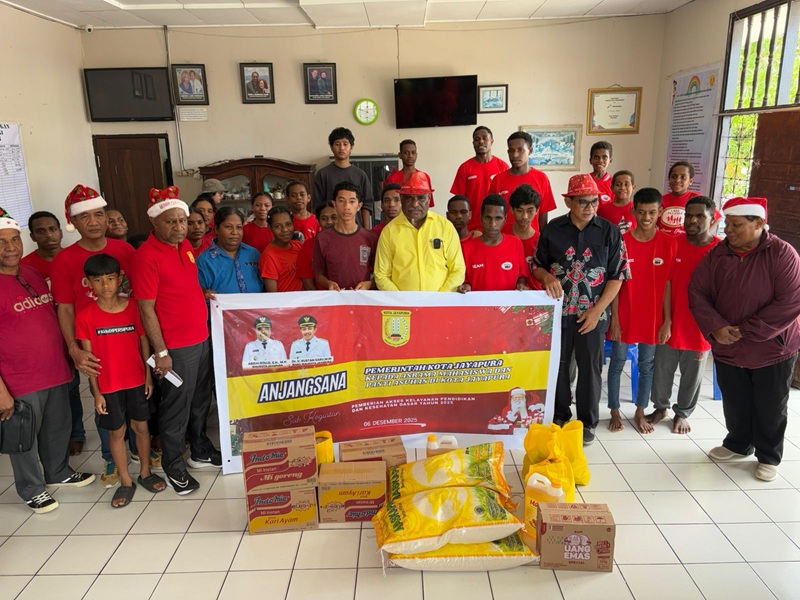 Anjangsana Pemkot Jayapura di Asrama dan Panti Asuhan Sambut Natal 2025
