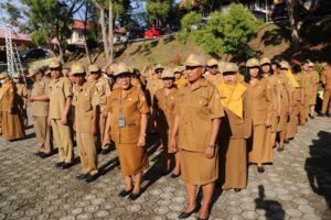 ASN Pemkot Jayapura saat mengikuti apel pagi di halaman Kantor Walikota Jayapura