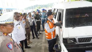 Walikota Jayapura Abisai Rollo ikut memantau penertiban parkir liar