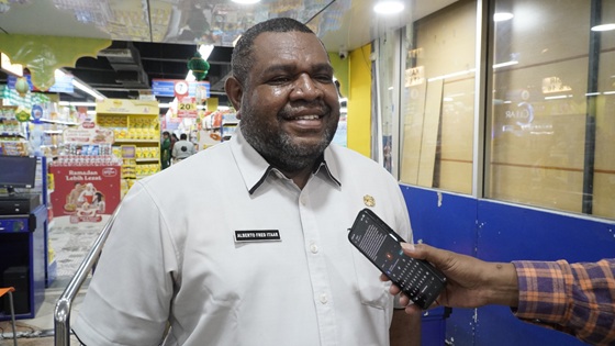 Plt Kepala Dinas Perindagkop dan UKM Kota Jayapura, Alberto Itaar