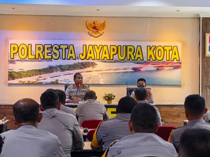 Kapolresta Tekankan Optimalisasi Peran Bhabinkamtibmas dalam Anev di Mapolresta