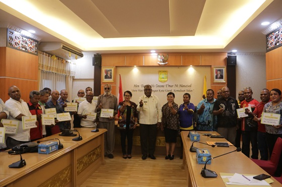 Kesbangpol Kota Jayapura Salurkan Dana Hibah Rp1,27 Miliar kepada 17 Ormas