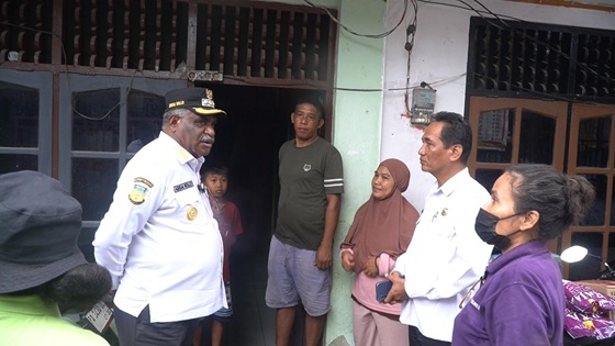 Wali Kota Jayapura Tinjau Tiga Lokasi Kebakaran, Pemkot Tetapkan Tanggap Darurat di Kodam Lama