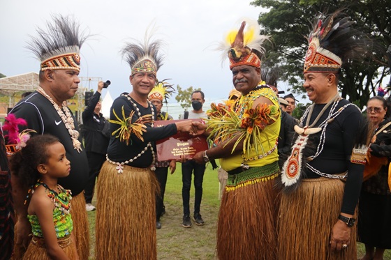 Pemkot Jayapura Anugerahkan Satya Lancana Karya Satya kepada 20 ASN  Penyerahan dilakukan pada Peringatan HUT 116 Kota Jayapura