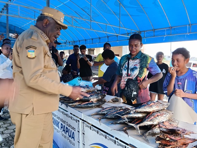 Wali Kota Jayapura Buka Pasar Murah Bank Papua di GOR Waringin Kotaraja