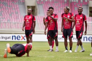 Skuad Persipura saat menjalani latihan di Stadion Lukas Enembe