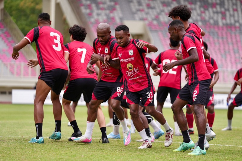 Menjaga Fokus Mutiara Hitam di Tengah Euforia Kemenangan  Tetap Fokus, Tetap Rendah Hati, dan Tuntaskan Perjalanan Dengan Kemenangan.