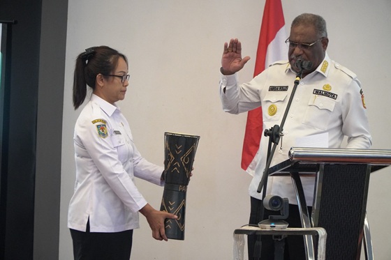 Walikota Jayapura Abisai Rollo saat membuka Sosialisasi Peran dan Tujuan Pembentukan Badan Usaha Milik Daerah