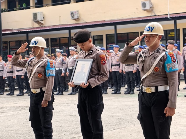 Upacara PTDH Personel, Kapolresta Jayapura Kota Sampaikan Pesan Tegas kepada Anggota