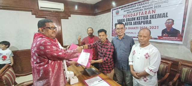 Piter Kainama secara resmi mendaftar sebagai calon Ketua IKEMAL Kota Jayapura