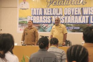 Wali Kota Abisai Rollo memberikan apresiasi kepada Dinas Pariwisata Kota Jayapura atas penyelenggaraan Pelatihan Tata Kelola Objek Wisata Berbasis Masyarakat Lokal