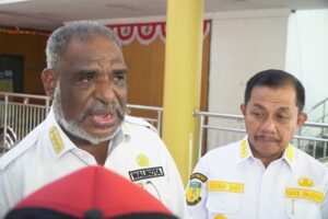 Walikota Abisai Rollo didampingi Wakil Walikota Jayapura, Rustan Saru saat sesi wawancara