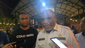 Walikota Jayapura Abisai Rollo dan Kapolresta Jayapura Kombes Pol Kombes Pol Fredrickus WA Maclarimboen saat dirawancarai disela - sela kegiatan Bincang Sagu