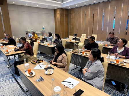 Para Peserta Capacity Building Wartawan Ekonomi Provinsi Papua terlihat serius mengikuti materi